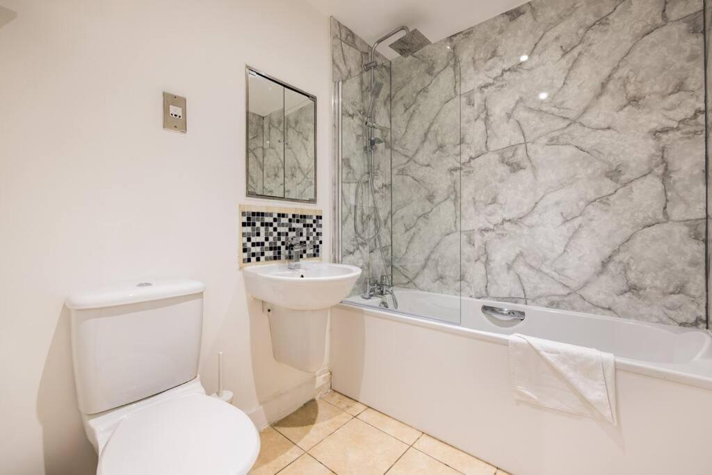 Convenient - Excel London - O2- 3 Bedroom Apartment Buitenkant foto