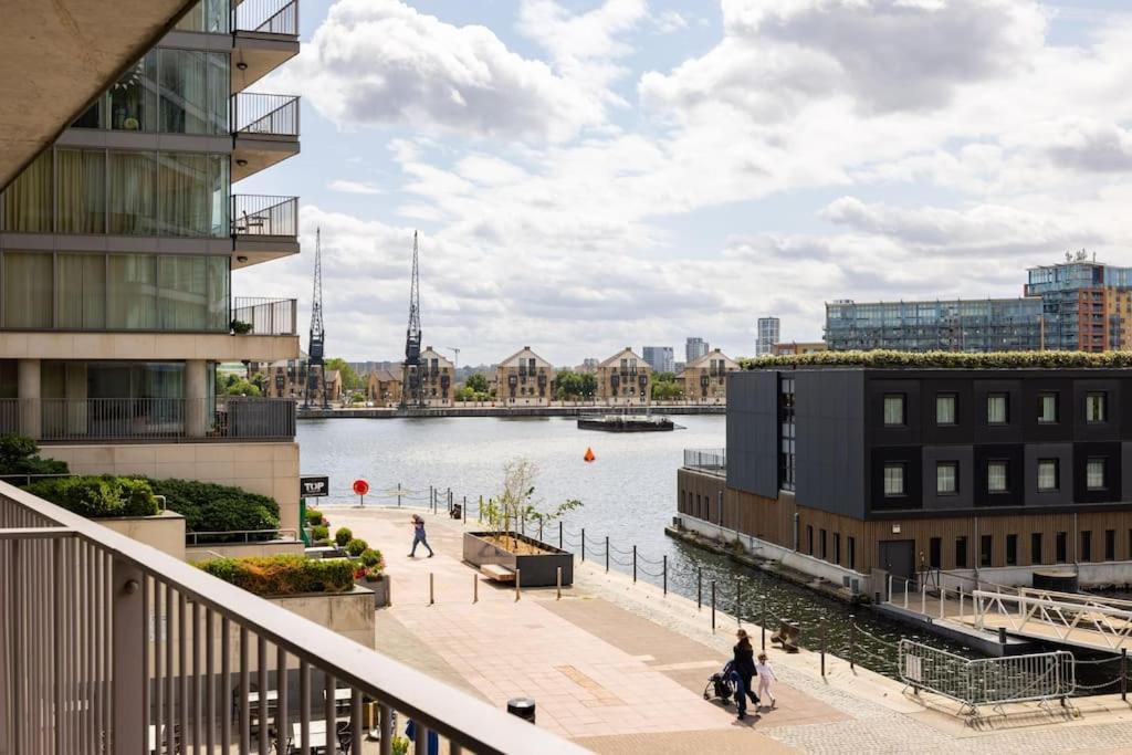 Convenient - Excel London - O2- 3 Bedroom Apartment Buitenkant foto