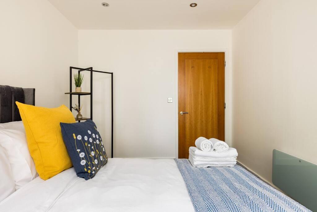 Convenient - Excel London - O2- 3 Bedroom Apartment Buitenkant foto