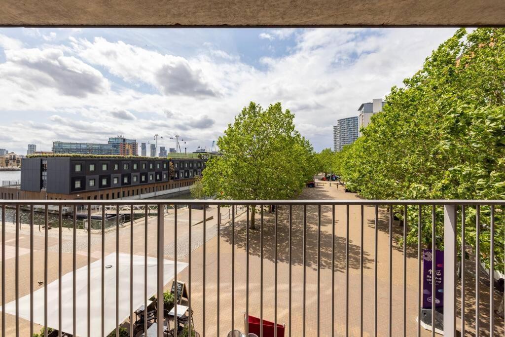 Convenient - Excel London - O2- 3 Bedroom Apartment Buitenkant foto