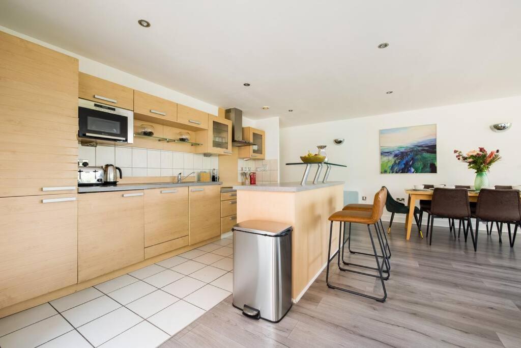 Convenient - Excel London - O2- 3 Bedroom Apartment Buitenkant foto