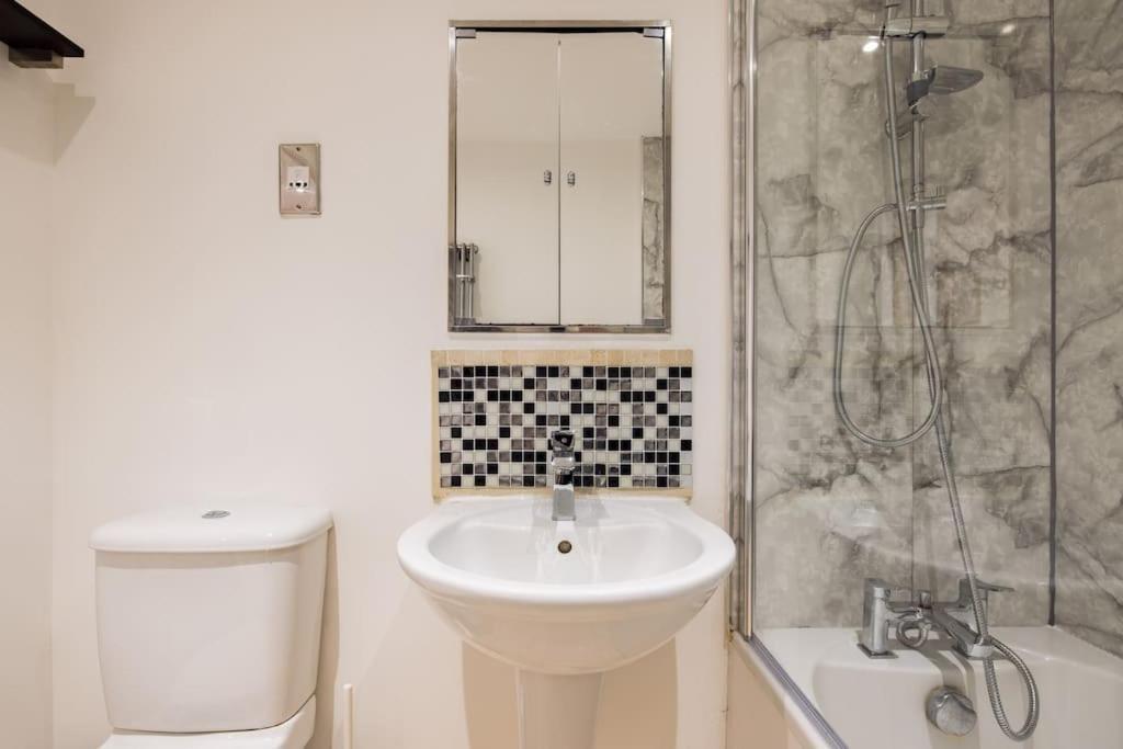 Convenient - Excel London - O2- 3 Bedroom Apartment Buitenkant foto