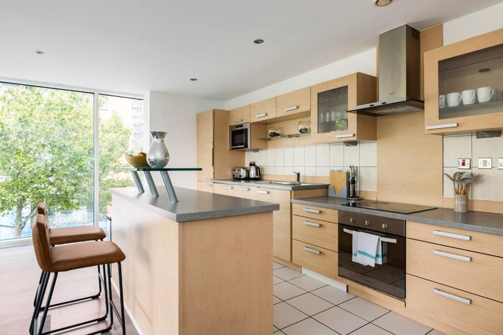 Convenient - Excel London - O2- 3 Bedroom Apartment Buitenkant foto